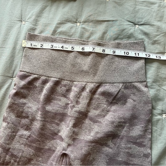 Amazon Purple Camo Seamless Leggings High Waist Workout Leggings Size Med - Picture 12 of 12